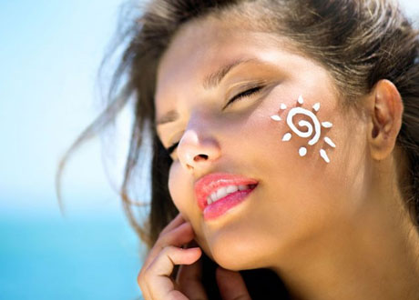 استفاده از کرم ضد آفتاب برای پوست های چرب